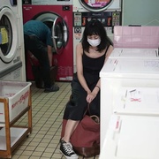 点击查看图片 在公交车站直到黎明 夜明けまでバス停で