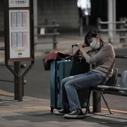 点击查看图片 在公交车站直到黎明 夜明けまでバス停で