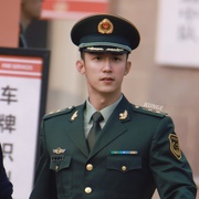 点击查看图片 他从火光中走来