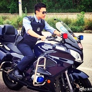 点击查看图片 警察锅哥