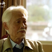 鲛在水中央