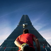 点击查看图片 徒手独攀台北101:直播 Skyscraper Live