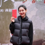 点击查看图片 校服的裙摆