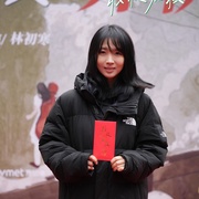 点击查看图片 校服的裙摆