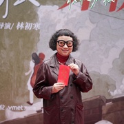 点击查看图片 校服的裙摆