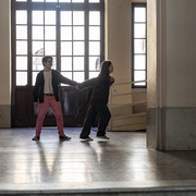点击查看图片 穿粉红色裤子的男孩 Il ragazzo dai pantaloni rosa