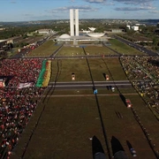 点击查看图片 民主的边缘 Democracia em Vertigem