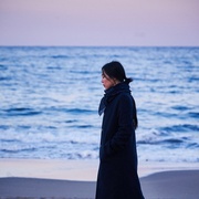 独自在夜晚的海边 밤의 해변에서 혼자