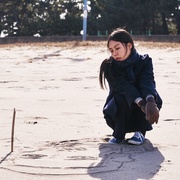 独自在夜晚的海边 밤의 해변에서 혼자