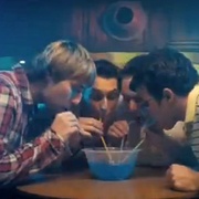 点击查看图片 中间人 The Inbetweeners Movie