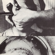 点击查看图片 一条安达鲁狗 Un chien andalou