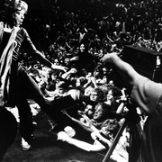 点击查看图片 给我庇护 Gimme Shelter