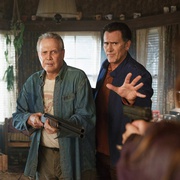 点击查看图片 鬼玩人 第二季 Ash vs. Evil Dead Season 2