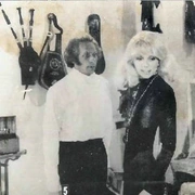点击查看图片 金发大个子 Le grand blond avec une chaussure noire