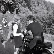 点击查看图片 摩托车上的女孩 The Girl on a Motorcycle