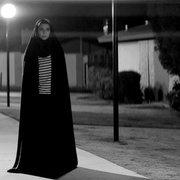点击查看图片 独自夜归的女孩 A Girl Walks Home Alone at Night