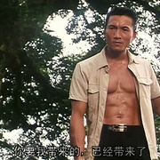 目露凶光