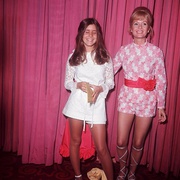 点击查看图片 明亮之星:主演凯莉·费雪和戴比·雷诺兹 Bright Lights: Starring Carrie Fisher and Debbie Reynolds