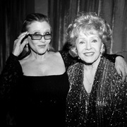 点击查看图片 明亮之星:主演凯莉·费雪和戴比·雷诺兹 Bright Lights: Starring Carrie Fisher and Debbie Reynolds