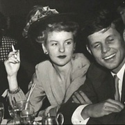 点击查看图片 伊莲娜·斯屈奇:拍我 Elaine Stritch: Shoot Me
