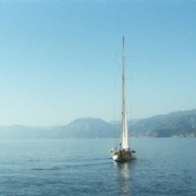 踩过界 Travolti da un insolito destino nell'azzurro mare d'agosto